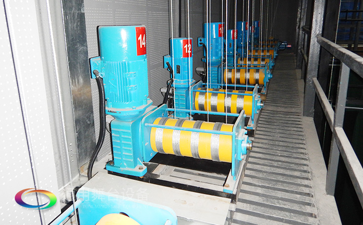 舞台大幕舞台阻燃幕布m.isksense.com 、二、三道幕等分割表演区域，移换场景不间断