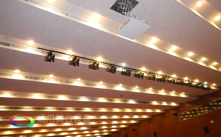 十余年锐意攀登，奋发图强！舞台幕布、机械等一站式选购供应商，必威体育怎么下载到手机
、音响、灯光工程设计施工承包壹级资质——通用舞台