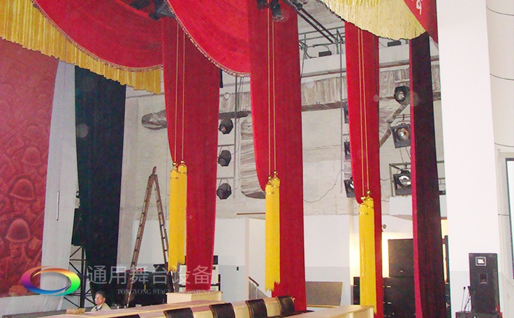 尊重用户要求、倾听客户心声、认真满足用户需要！舞台阻燃幕布厂家订做【会议报告厅礼堂幕布】【学校多功能厅幕布】 【庆典演出舞台幕布】