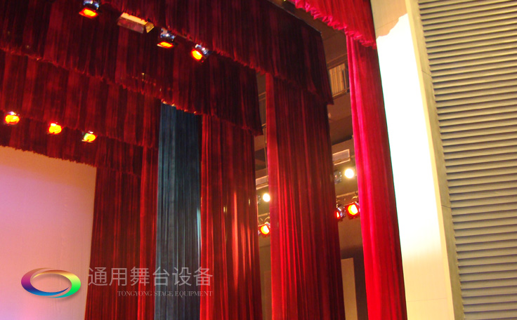 通用舞台专业性、全方位优势！业务涉及必威体育怎么下载到手机
、阻燃幕布、专业灯光系统、专业音响系统