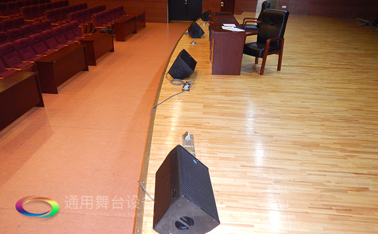 通用舞台专业性、全方位优势！业务涉及必威体育怎么下载到手机
、阻燃幕布、专业灯光系统、专业音响系统