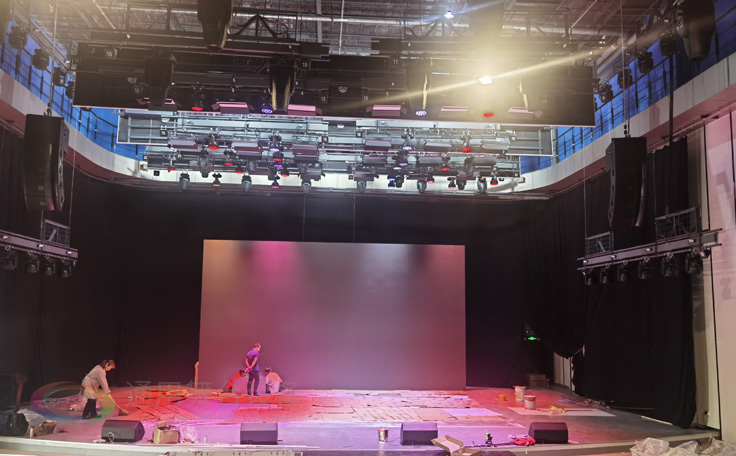 通用舞台阻燃幕布、必威体育怎么下载到手机
某大型文化设施舞台施工现场