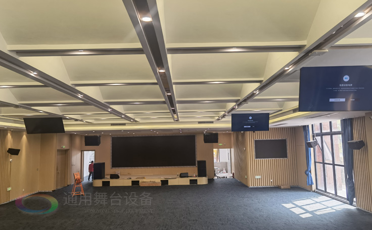 科技赋能，匠心筑造 通用舞台承建南京某学院报告厅即将圆满交付，打造现代化多功能学术殿堂