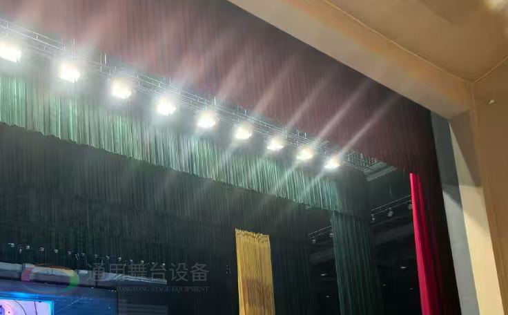 通用舞台设备兴化将军路小学报告厅舞台吊杆、舞台阻燃幕布项目