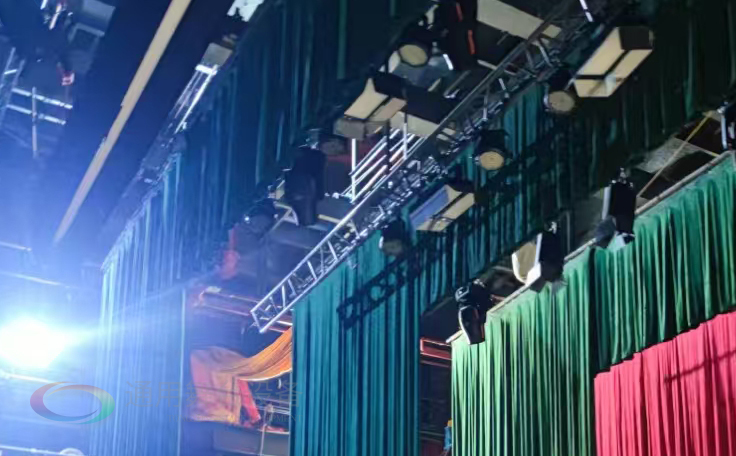 通用舞台设备兴化将军路小学报告厅舞台吊杆、舞台阻燃幕布项目